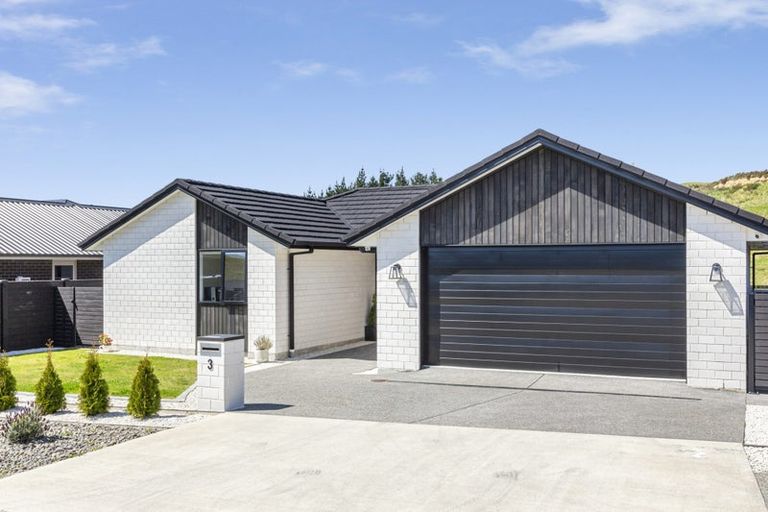 Photo of property in 3 Foremast Place, Whitby, Porirua, 5024