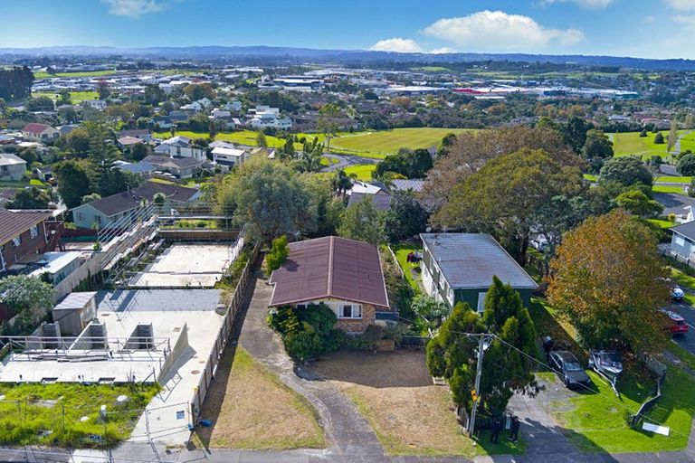 Photo of property in 34 Royal Road, Massey, Auckland, 0614