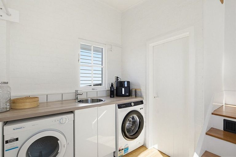 Photo of property in 39 Tanera Crescent, Brooklyn, Wellington, 6021