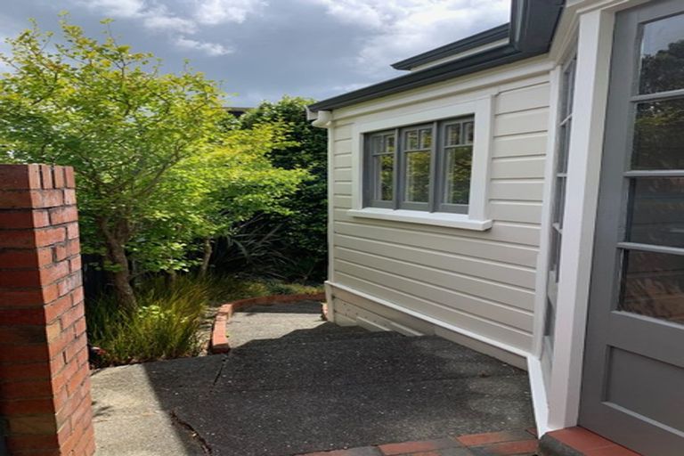 Photo of property in 21 Salamanca Road, Kelburn, Wellington, 6012
