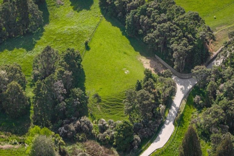 Photo of property in 153 Waikoukou Valley Road, Waimauku, 0882