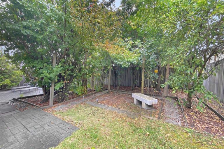 Photo of property in 86 Sylvan Crescent, Te Atatu South, Auckland, 0610