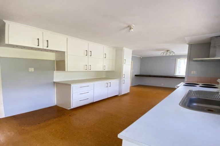 Photo of property in 11 Beswick Place, Birkdale, Auckland, 0626