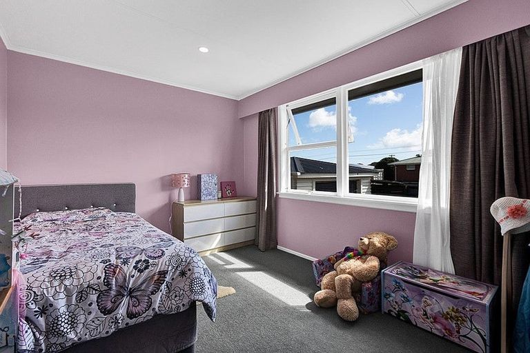 Photo of property in 28 Old South Road, Okato, 4335