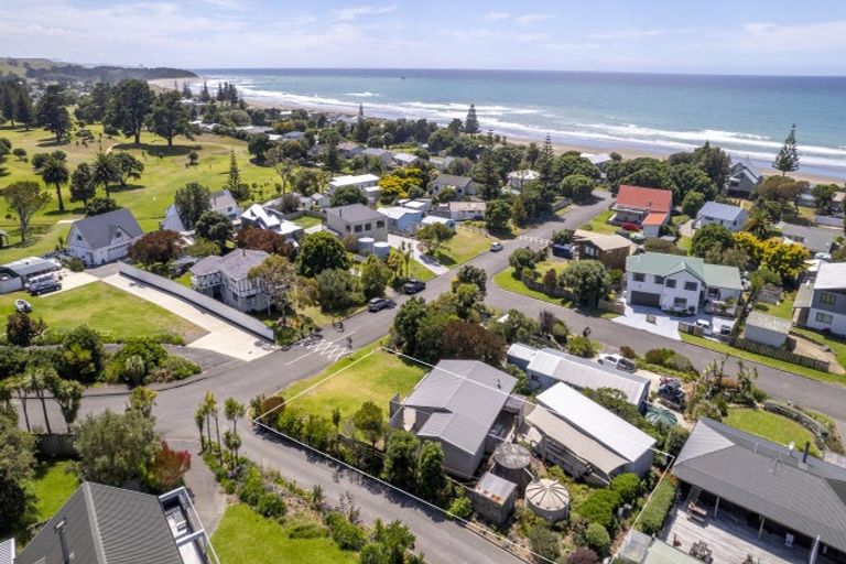 Photo of property in 7 Palm Parade, Riversdale Beach, Masterton, 5872