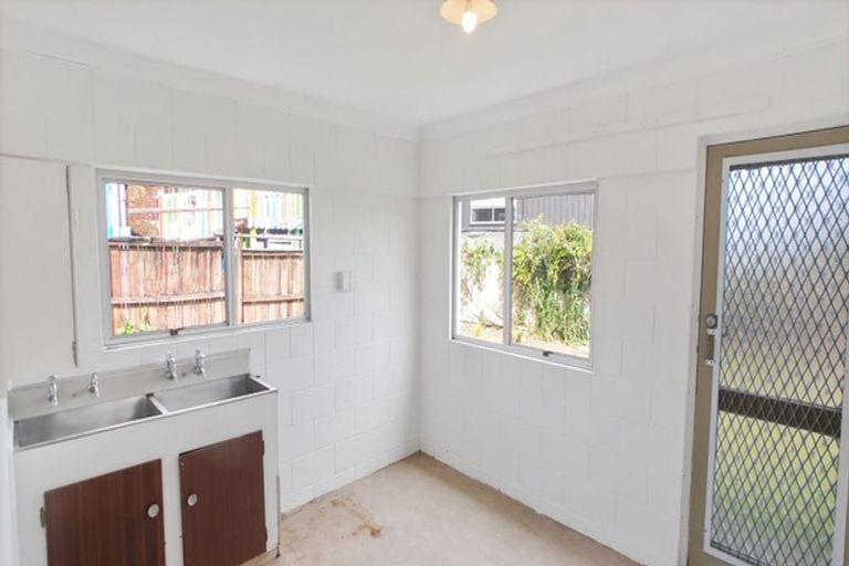 Photo of property in 4 Heaphy Street, Blockhouse Bay, Auckland, 0600