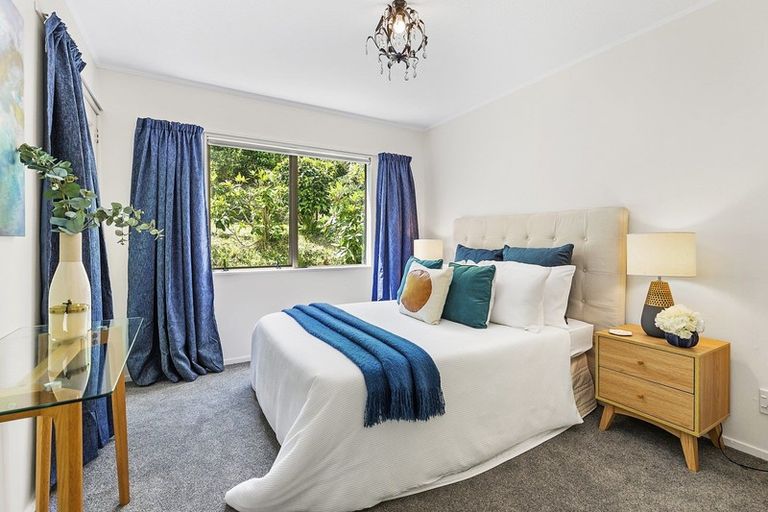 Photo of property in 6 Sasanqua Way, Crofton Downs, Wellington, 6035