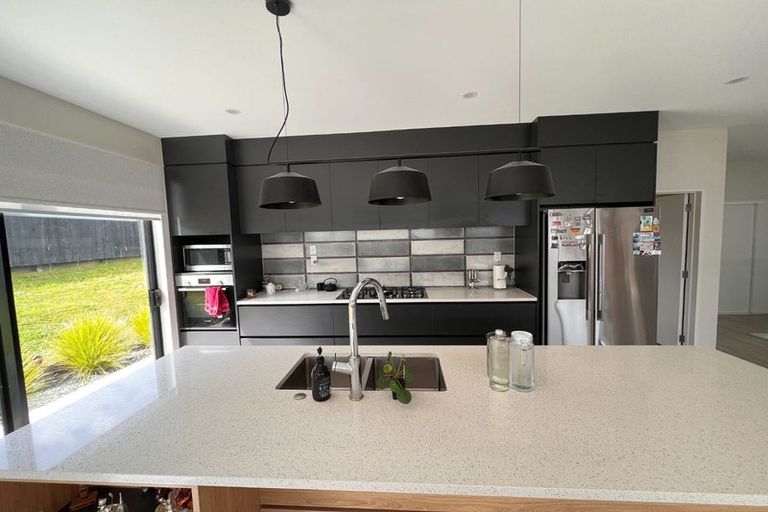 Photo of property in 8 Celestial Crescent, Orewa, 0931