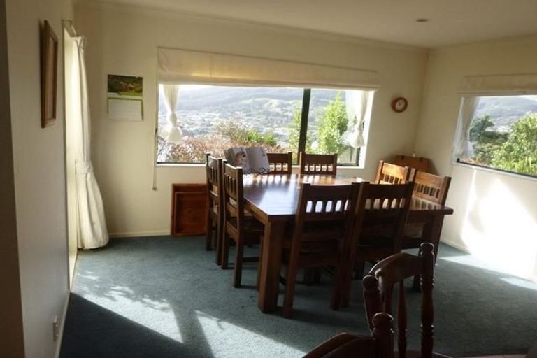 Photo of property in 5 Bishops Glen, Tawa, Wellington, 5028