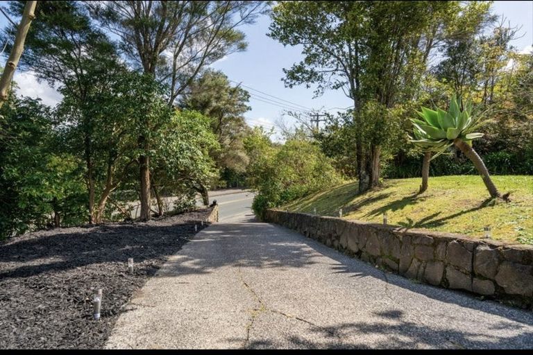 Photo of property in 98 Millbrook Road, Sunnyvale, Auckland, 0612