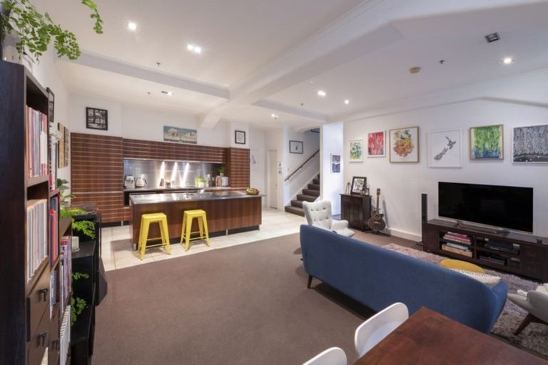 Photo of property in Augusta Apartments, 2/254 Willis Street, Te Aro, Wellington, 6011