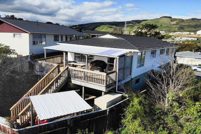 Photo of property in 116 Taylor Terrace, Tawa, Wellington, 5028