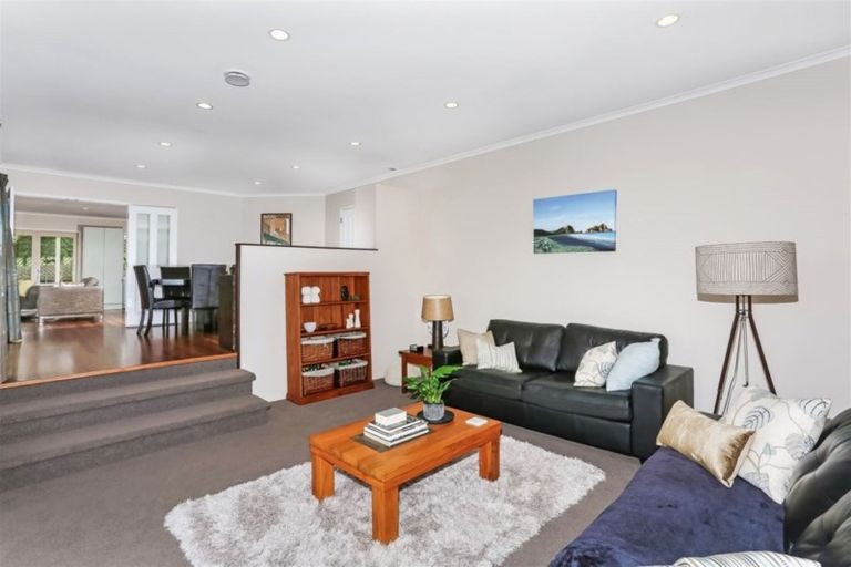 Photo of property in 6a Jayar Heights, Bombay, 2675