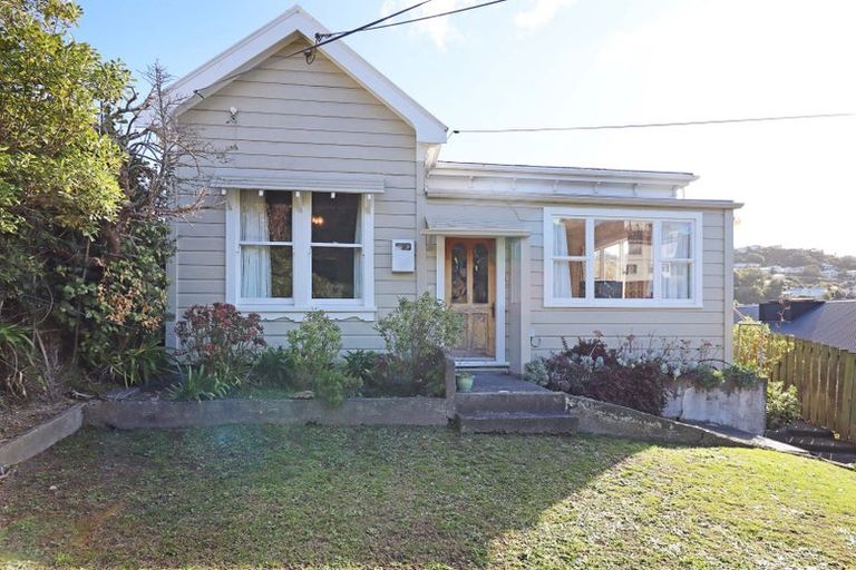 Photo of property in 24 Lincoln Street, Brooklyn, Wellington, 6021