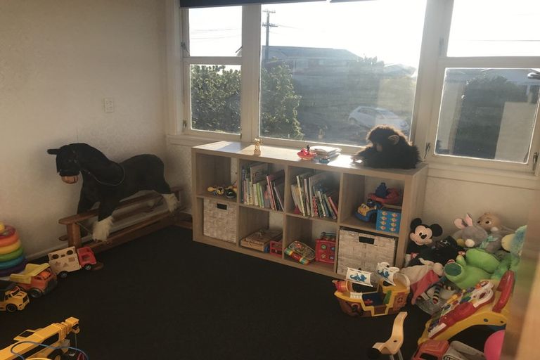 Photo of property in 18 Crownhill Street, Spotswood, New Plymouth, 4310