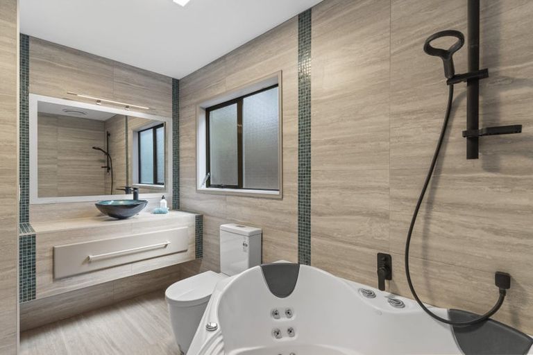 Photo of property in 18a Ridge Road, Howick, Auckland, 2014