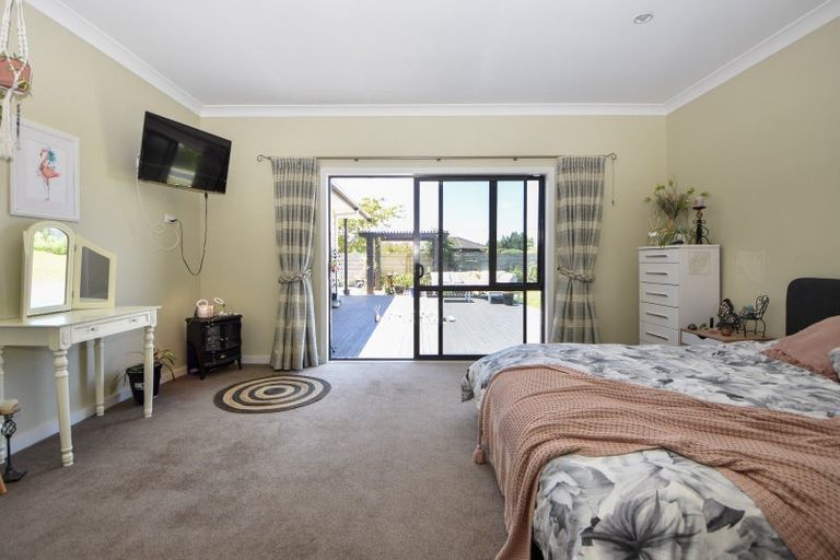 Photo of property in 18 Carrington Drive, Carterton, 5713