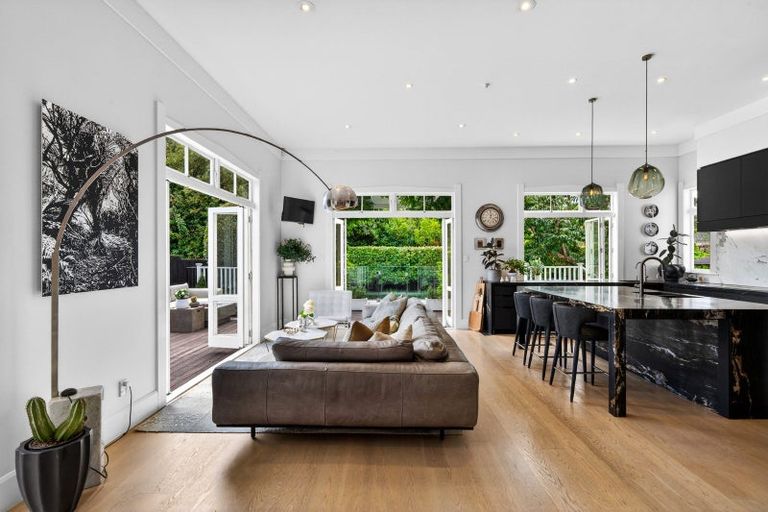 Photo of property in 60 Maungakiekie Avenue, Greenlane, Auckland, 1051