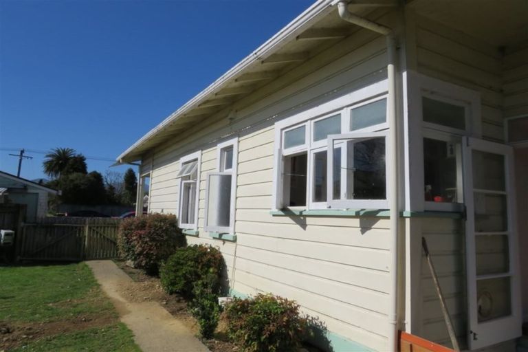 Photo of property in 23 Queenwood Road, Levin, 5510