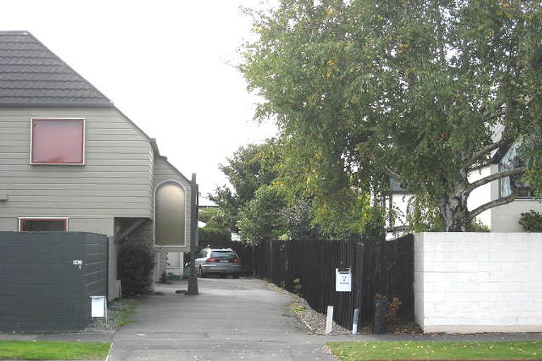 Photo of property in 76b Memorial Avenue, Ilam, Christchurch, 8053