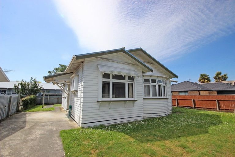 Photo of property in 355 College Street, West End, Palmerston North, 4410