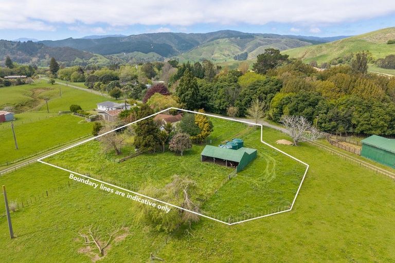 Photo of property in 44 Atkins Road, Otaki, 5583
