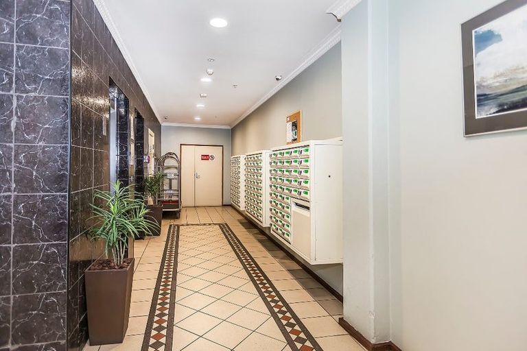 Photo of property in Atrium Towers, 6q/154 The Terrace, Wellington Central, Wellington, 6011