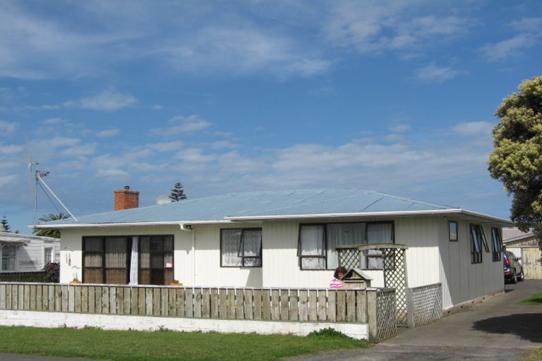 Photo of property in 8 Tongariro Street, Castlecliff, Whanganui, 4501