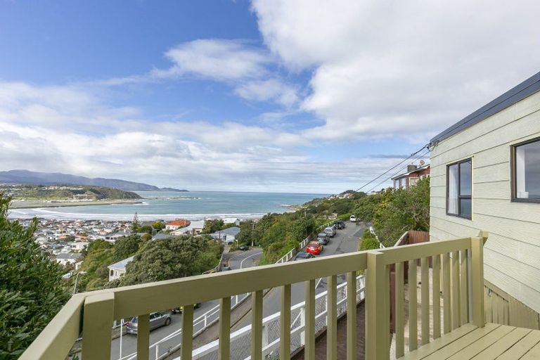 Photo of property in 2/15 Sutherland Crescent, Melrose, Wellington, 6023