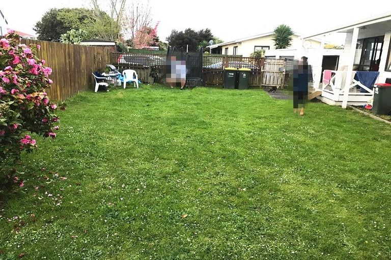 Photo of property in 2/90 Shifnal Drive, Randwick Park, Auckland, 2105