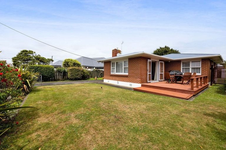 Photo of property in 1 Reid Avenue, Hawera, 4610