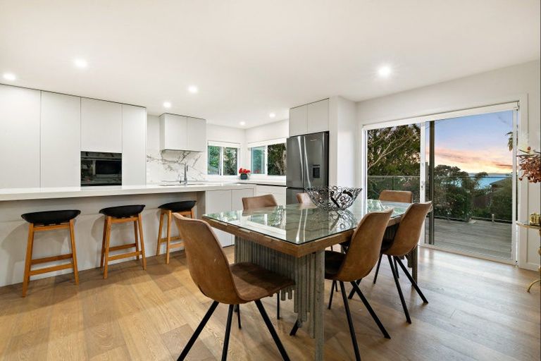 Photo of property in 4/92 Churchill Road, Murrays Bay, Auckland, 0630
