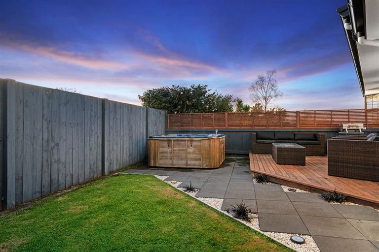 Photo of property in 8 Taurus Place, Kawaha Point, Rotorua, 3010