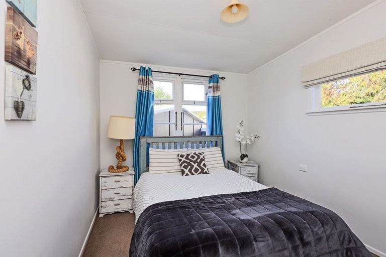 Photo of property in 30 Gillies Crescent, Waimarama, 4294