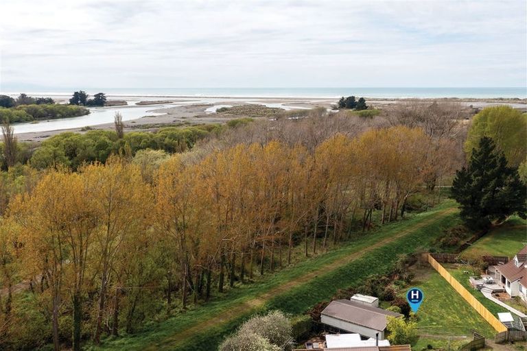 Photo of property in 16 Mckenzie Place, Waikuku Beach, 7402