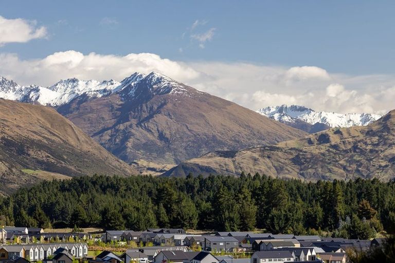 Photo of property in 7 Highfield Ridge, Wanaka, 9305
