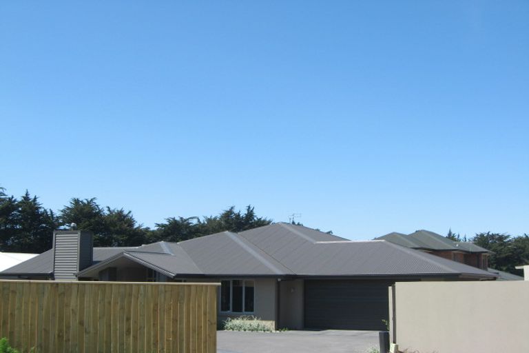 Photo of property in 37 Pentonville Close, Westmorland, Christchurch, 8025