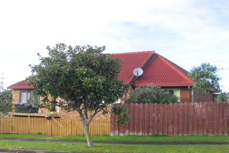 Photo of property in 2 Heathridge Place, Burswood, Auckland, 2013