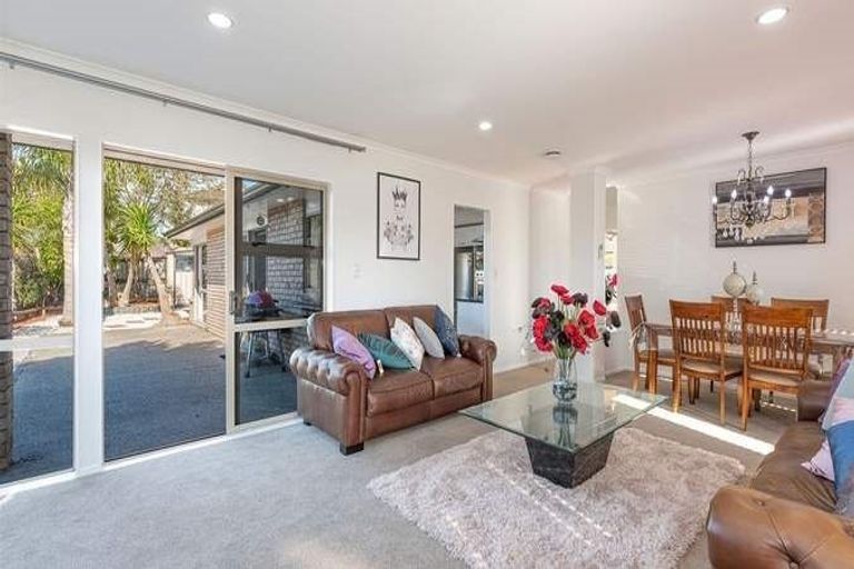 Photo of property in 4 Stornaway Drive, Flat Bush, Auckland, 2016