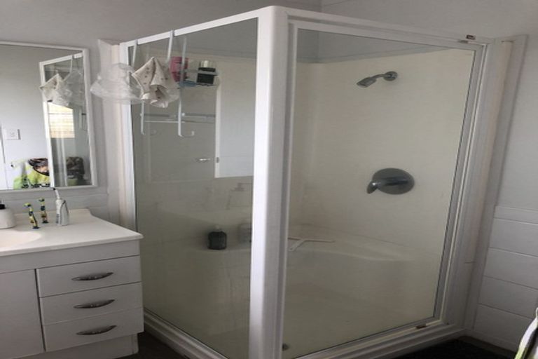 Photo of property in 7 Seaglen Place, Botany Downs, Auckland, 2010