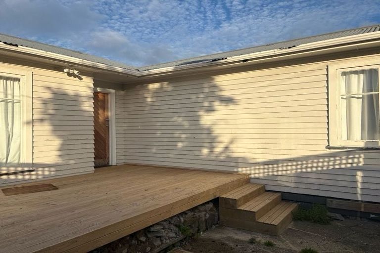 Photo of property in 100 Frederick Street, Wainuiomata, Lower Hutt, 5014