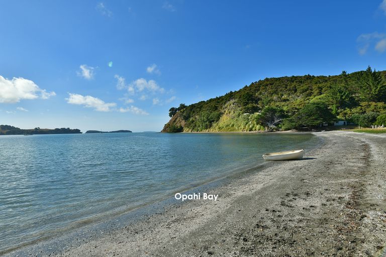 Photo of property in 11 Opahi Bay Road, Mahurangi West, Warkworth, 0983