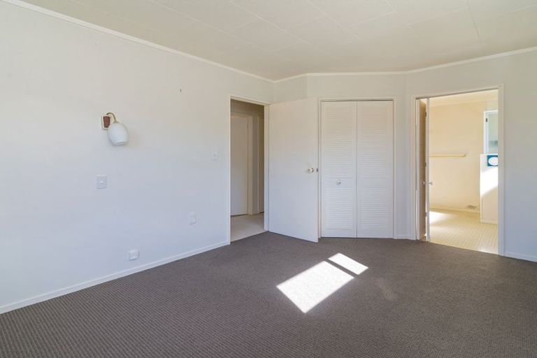 Photo of property in 16 Kenrigg Road East, Kinloch, Taupo, 3377