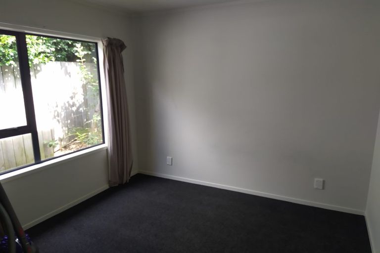 Photo of property in 1/462 East Coast Road, Windsor Park, Auckland, 0630