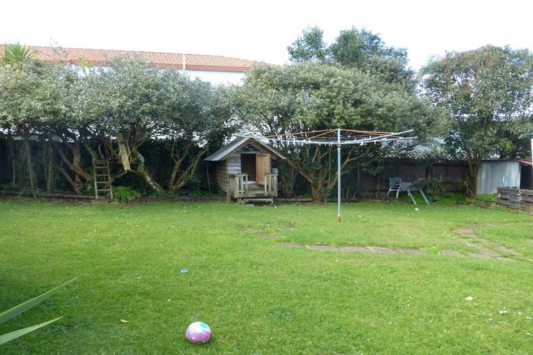 Photo of property in 46 La Rosa Street, Green Bay, Auckland, 0604