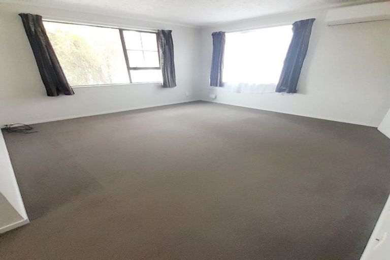 Photo of property in 67b Thurleigh Grove, Karori, Wellington, 6012