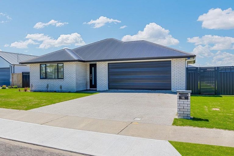 Photo of property in 16 Austin Reid Avenue, Carterton, 5713