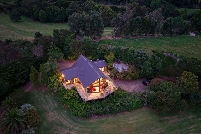 Photo of property in 2843b Tairua Whitianga Road, Kaimarama, Whitianga, 3591