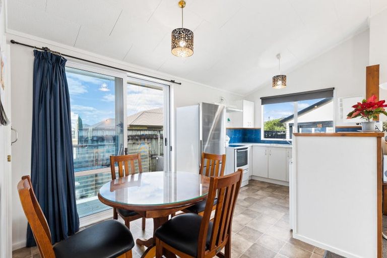 Photo of property in 11 Perrin Place, Kelvin Grove, Palmerston North, 4414