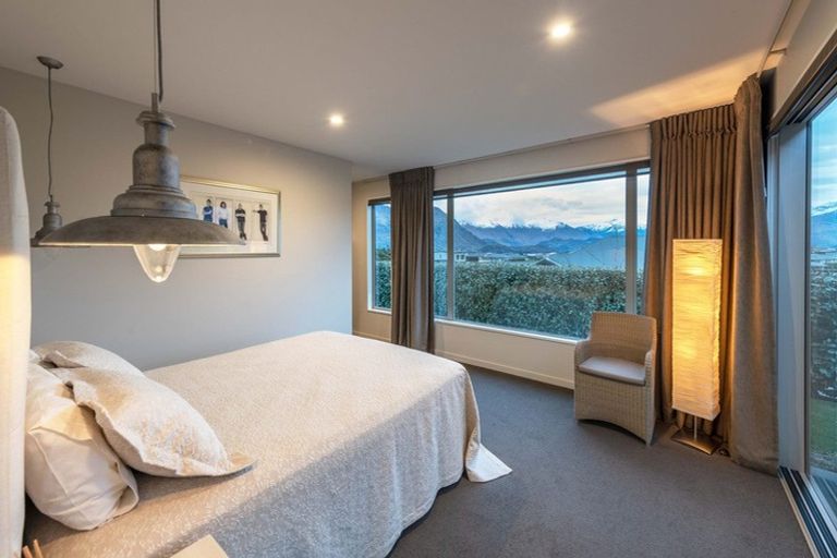 Photo of property in 16 Edgewood Place, Wanaka, 9305
